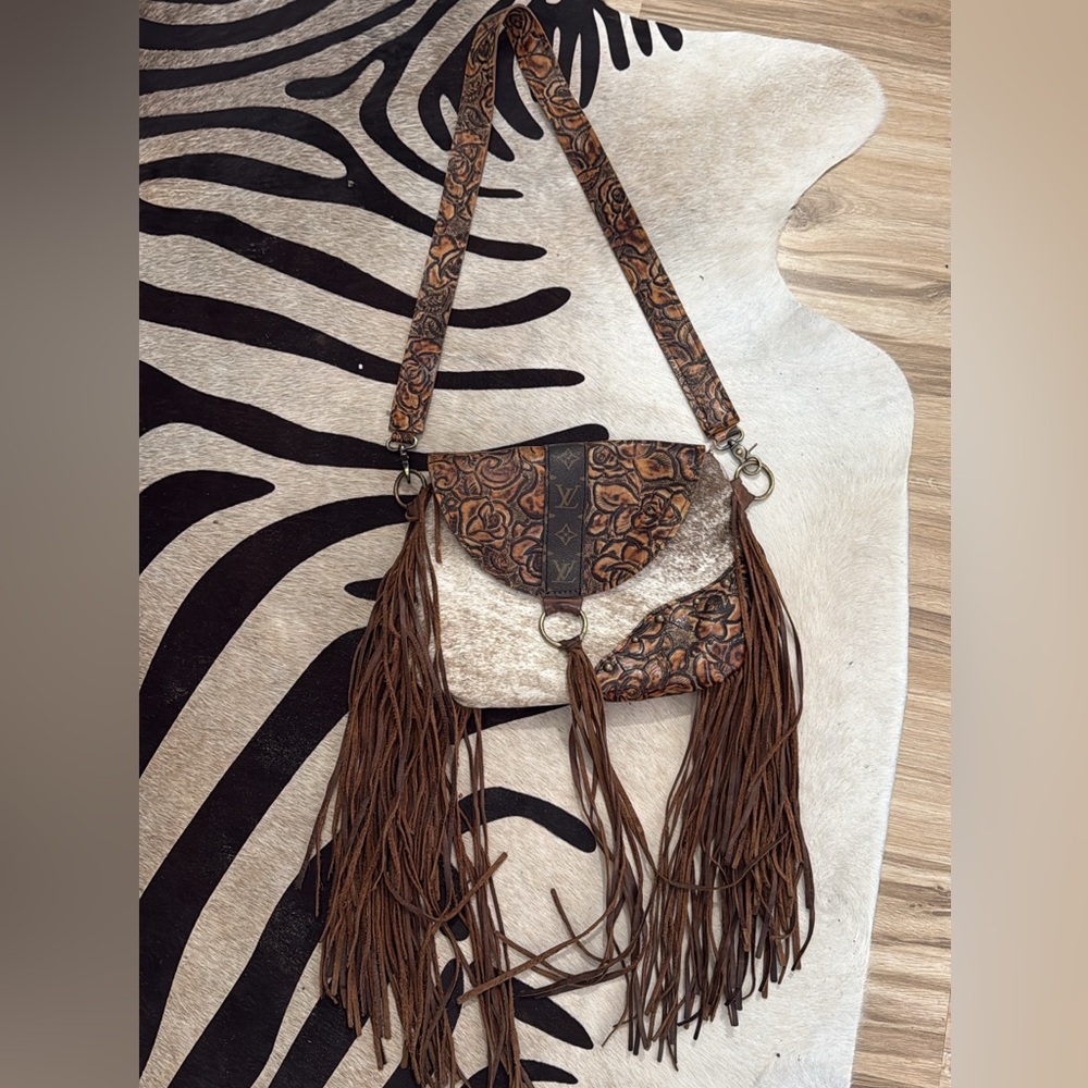 Tooled Floral Fringe Crossbody Bag in Brown and Cream